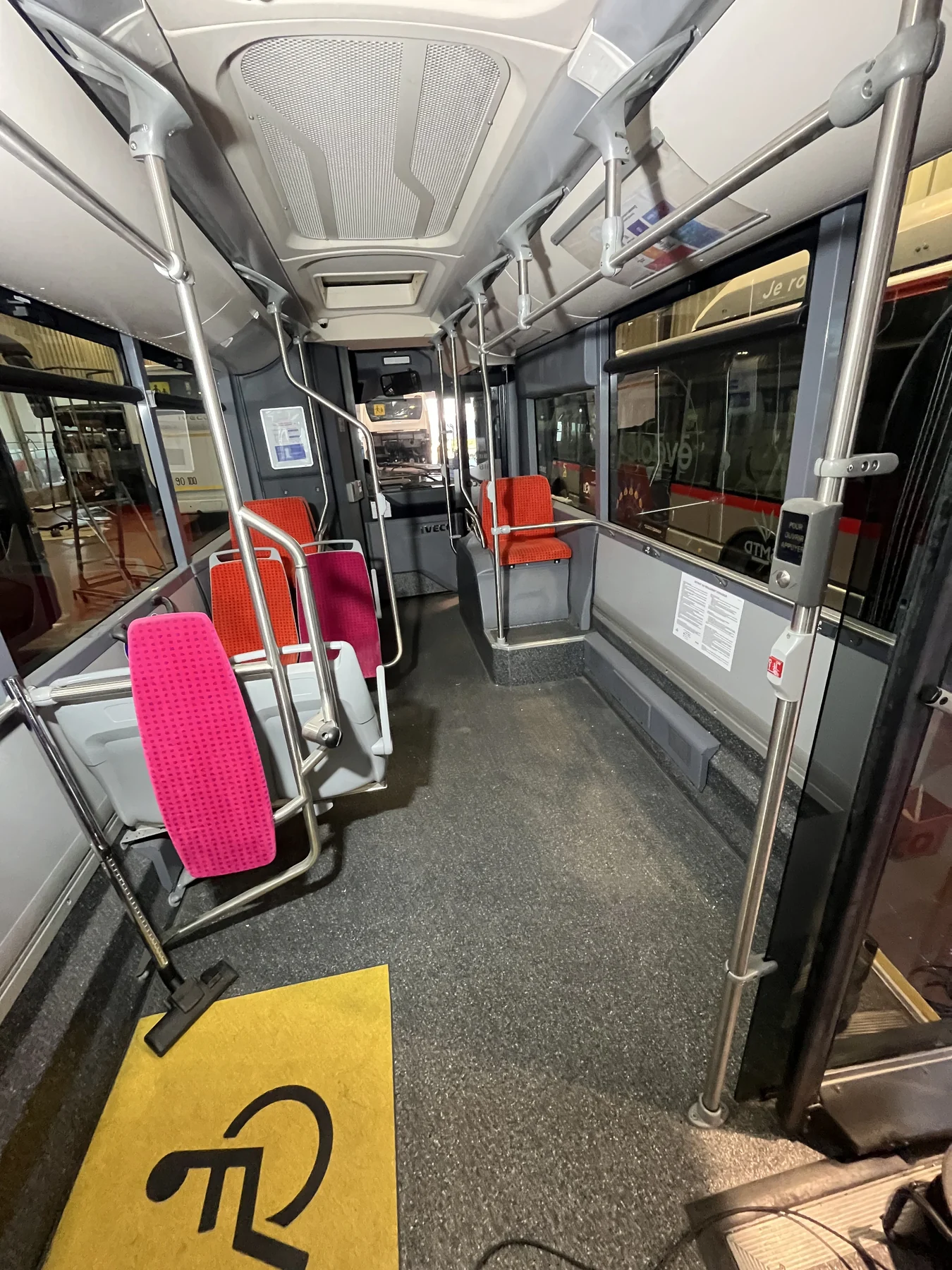 Intérieur d'un bus après nettoyage professionnel